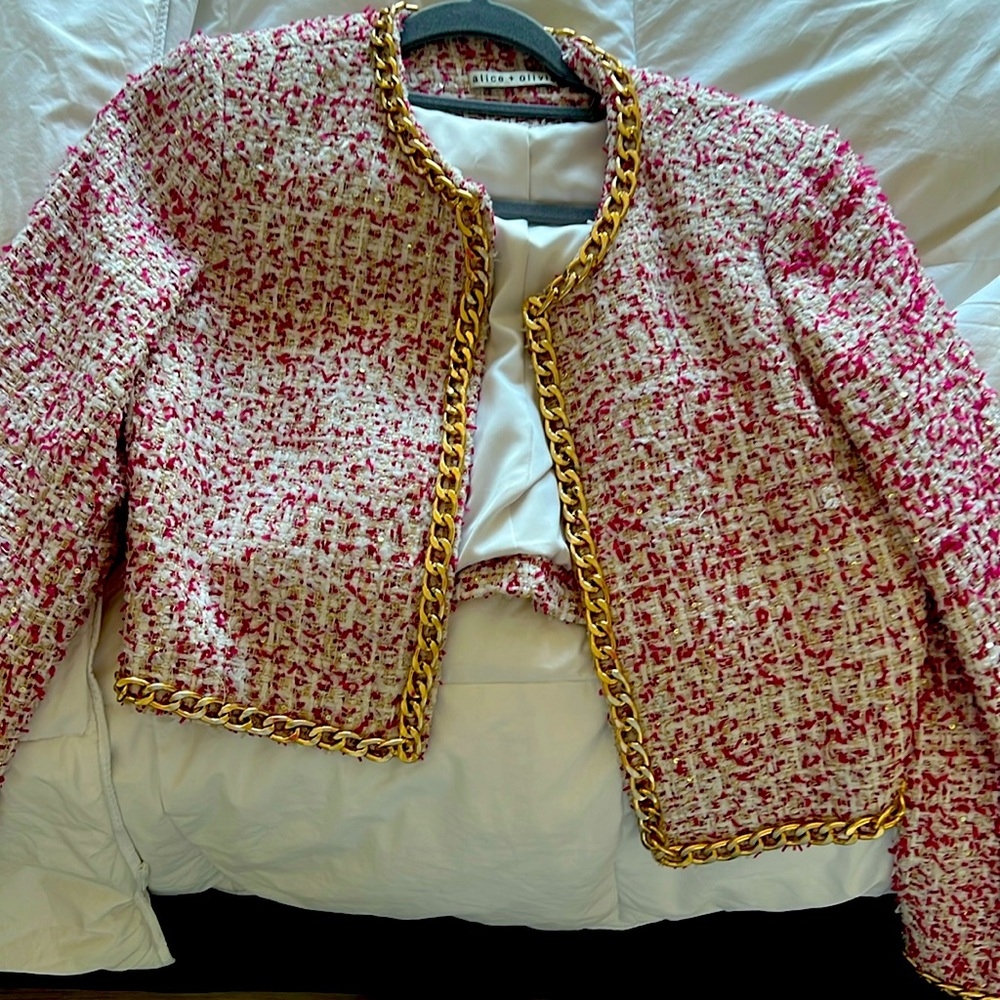 beautiful Alica and Olivia blazer size 4